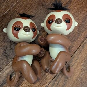 Fingerlings Sloth Toys Includes 2 Interactive Sloth Toys